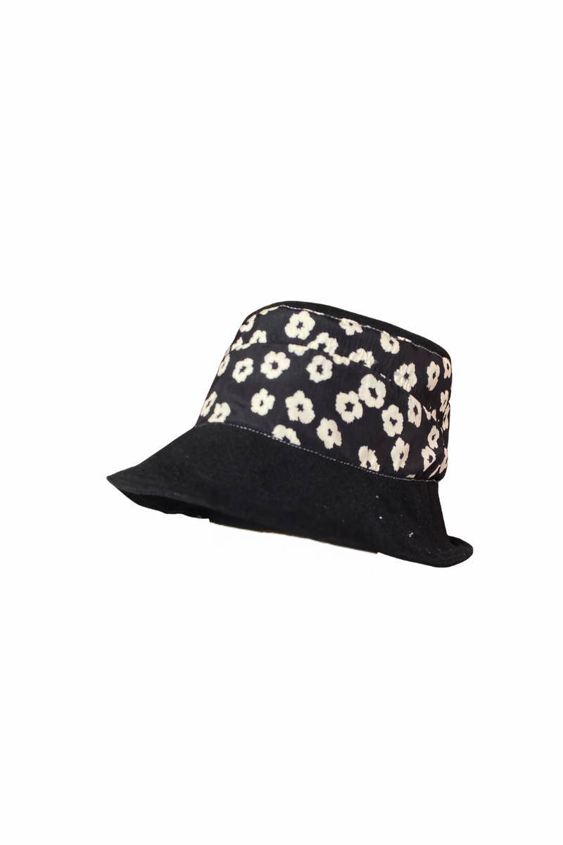 Colección reBonita- Bucket Hat Negro con Flores